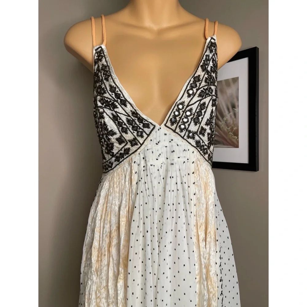 UrbanāOutfitters Kimchi Blue Lace Maxi Dress - Picture 2 of 4